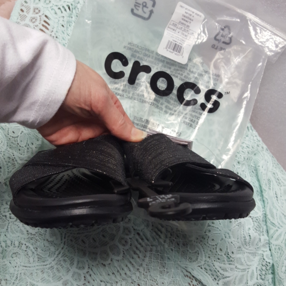 ππ©΄β€οΈ NWT women's CROCS black shimmer sandals size 4 ππ©΄β€οΈ - Picture 2 of 7
